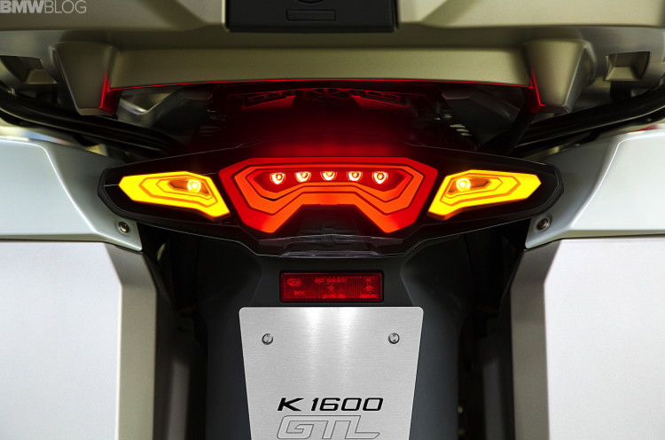 bmw-OLED-taillight-01