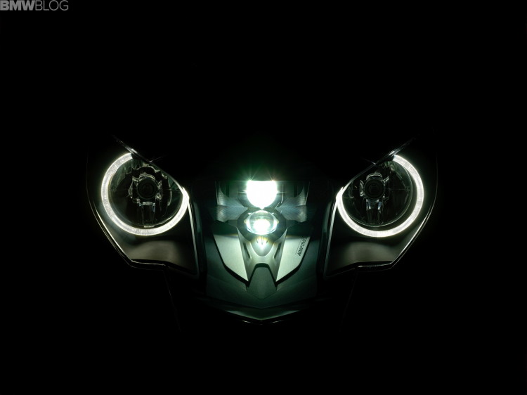 bmw-adaptive-lights-motorrad-01