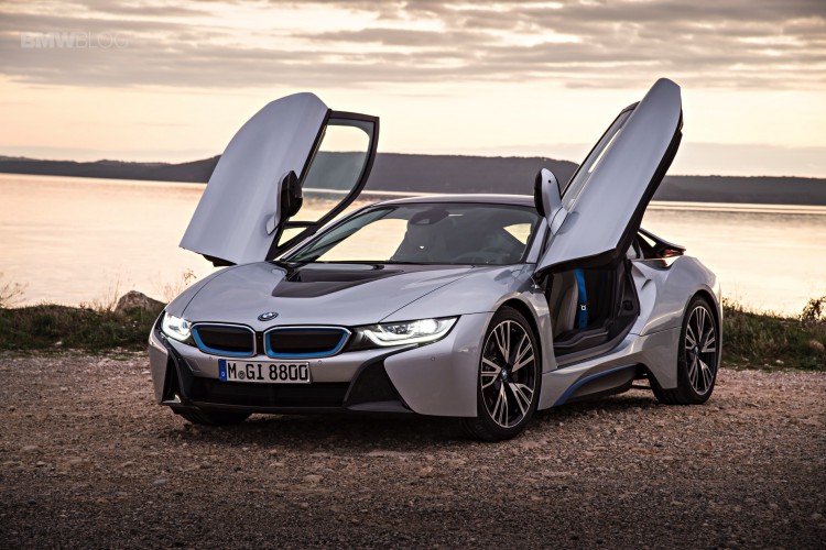 Our experience with the BMW i8 laser headlights at night