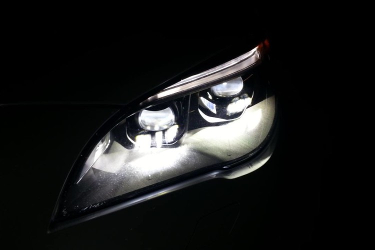BMWBLOG Test Drives The New Laser Lights
