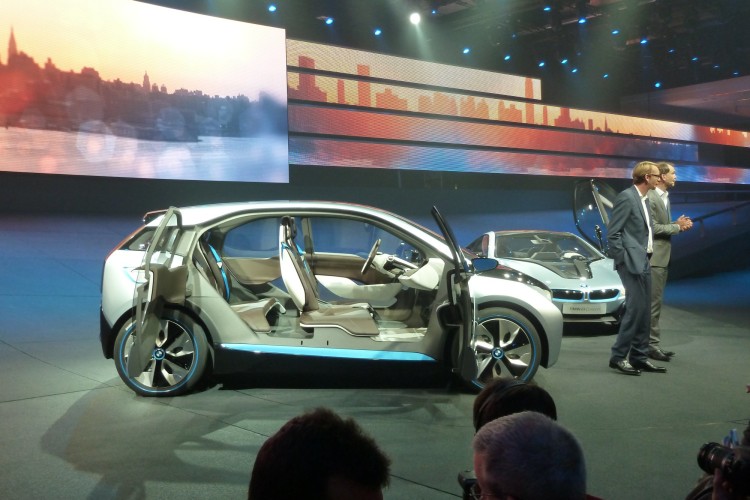 Designing  ‘i’  Into the BMW Brand