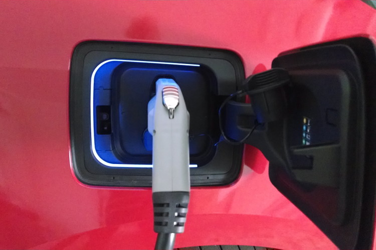 BMW, Volkswagen and ChargePoint Complete Charging Corridors on the East and West Coasts