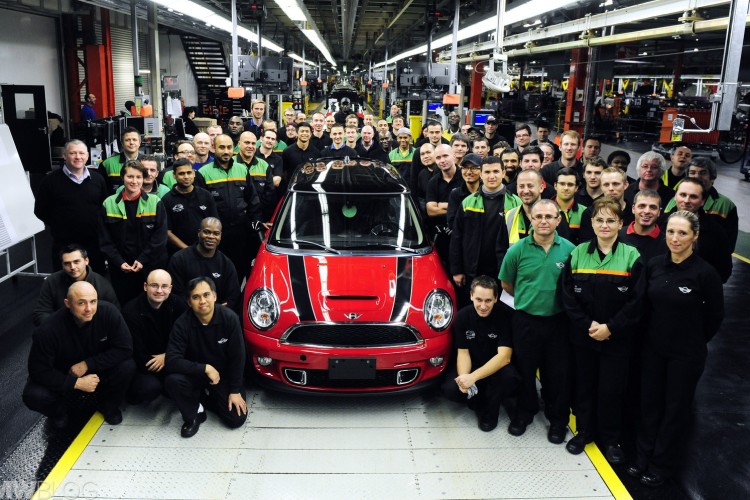 Last of the current generation MINI Hatch leaves production