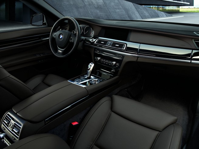2010 BMW 7 Series interior