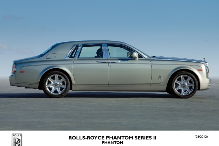 World Premiere: Rolls Royce Phantom facelift